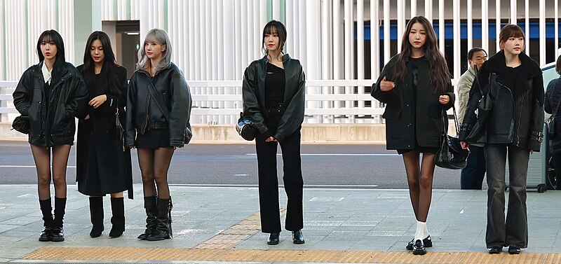 All six GFRIEND members together at Incheon International Airport in January 2025, during their reunion activities